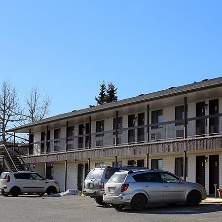 Golden West Motor Inn Carstairs Exterior photo